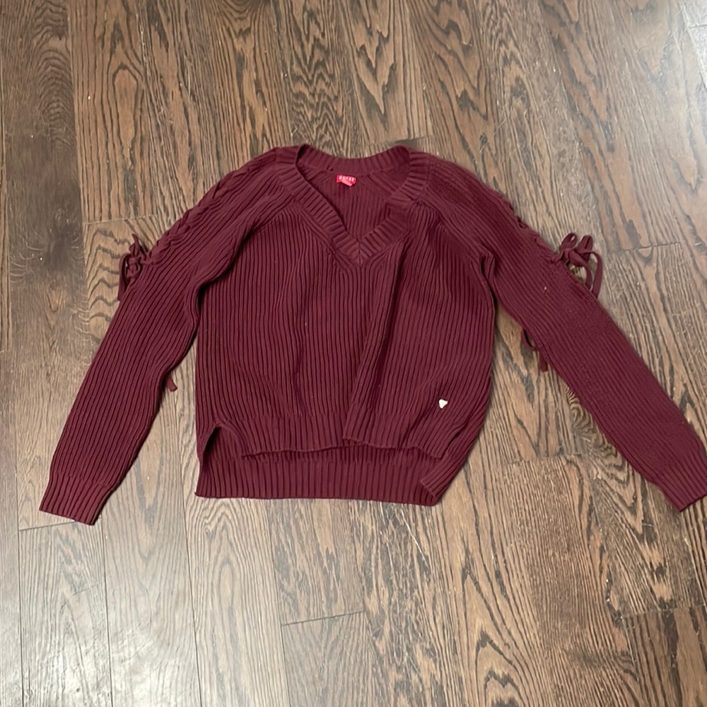Guess V neck knit sweater
